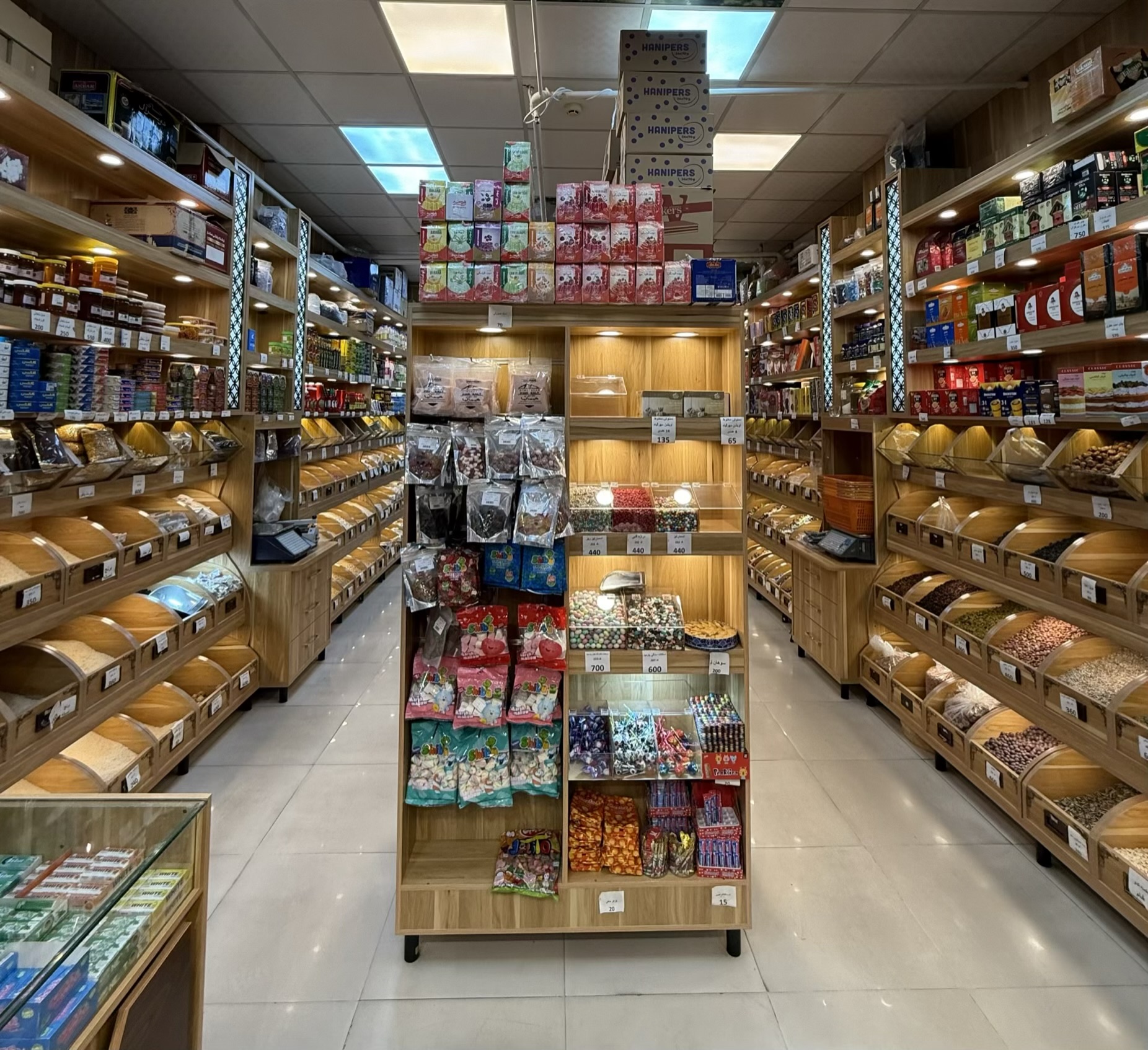 فروشگاه مواد غذایی،آجیل و خشکبار مولوی